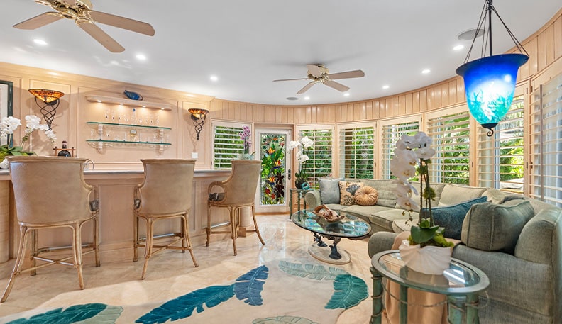 Indoor Bar at 615 Idlewyld Drive